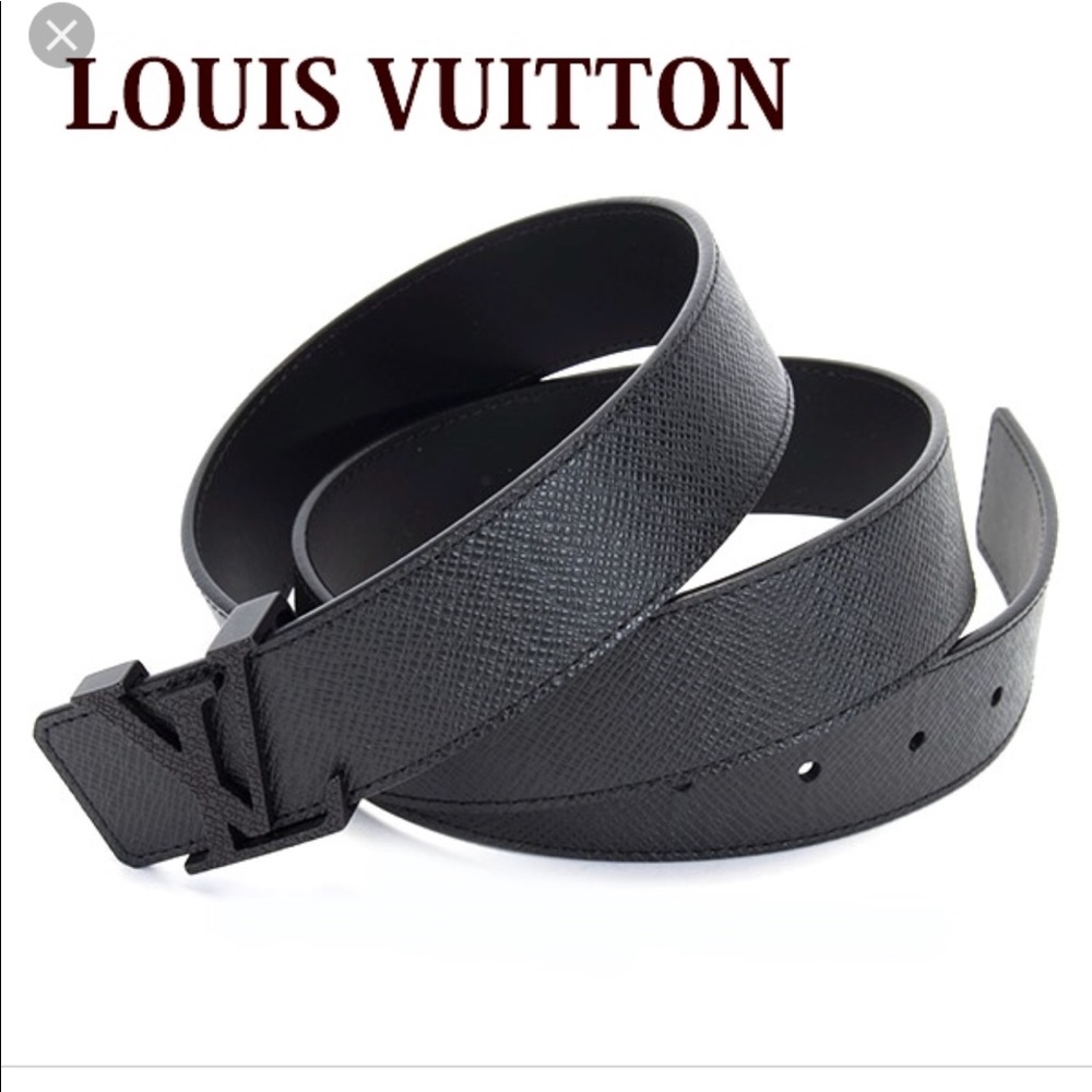 Authentic Mens Louis Vuitton black belt.